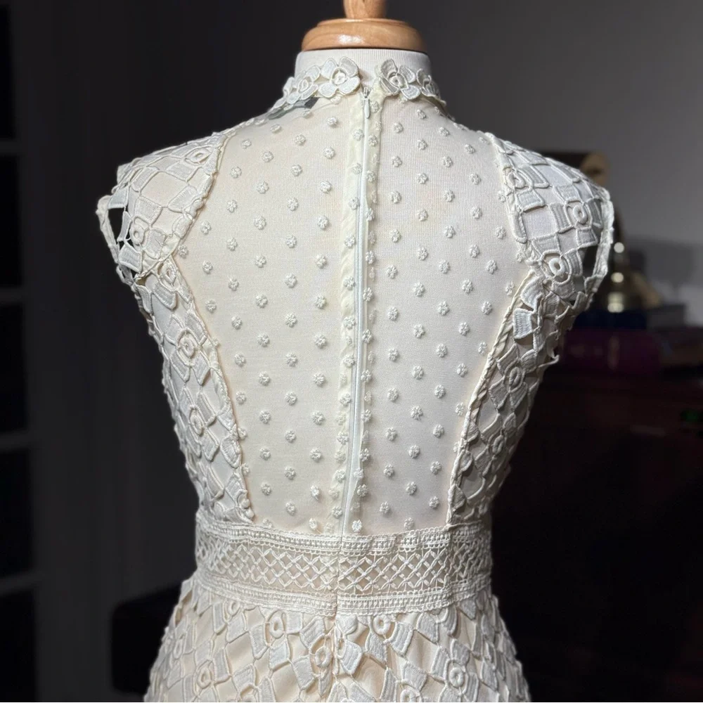 Romeo & Juliet Couture Cream Lace Mini Dress - Picture 4 of 12